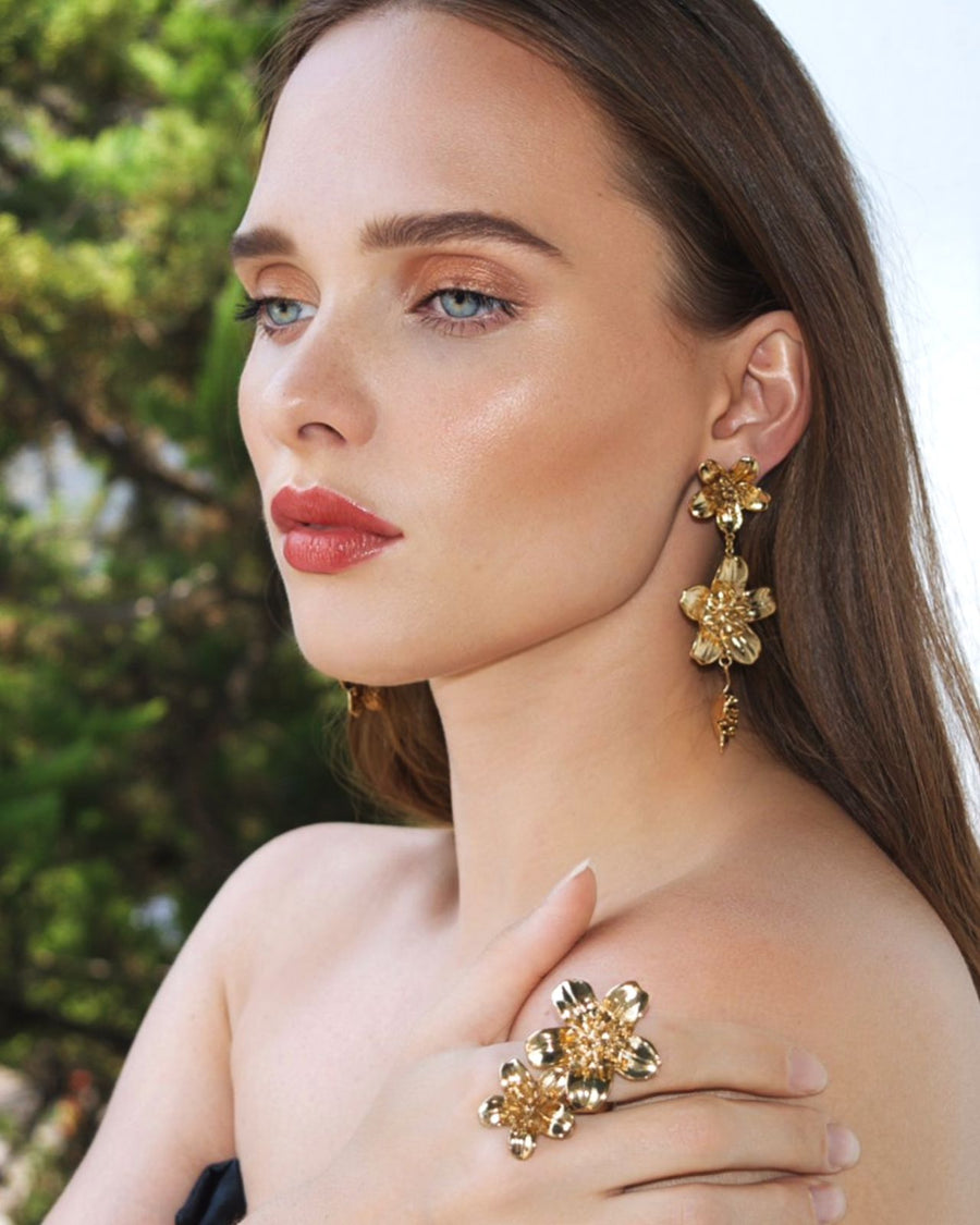 Aretes Flores Triple - Oro